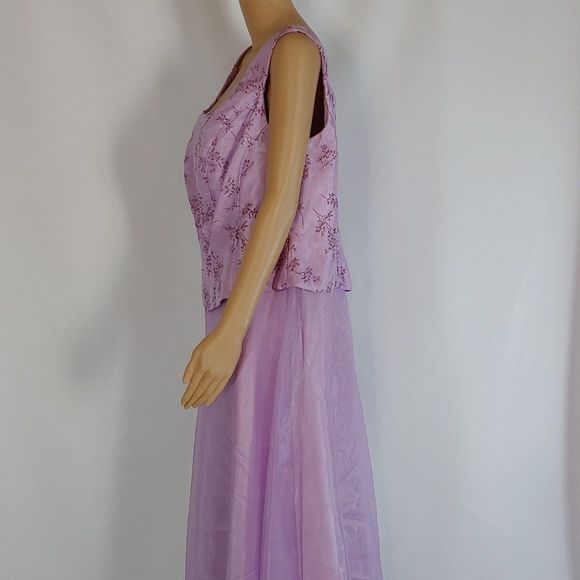 (28) NWOT Faviana Long Gown in Lilac Color - Picture 2 of 5